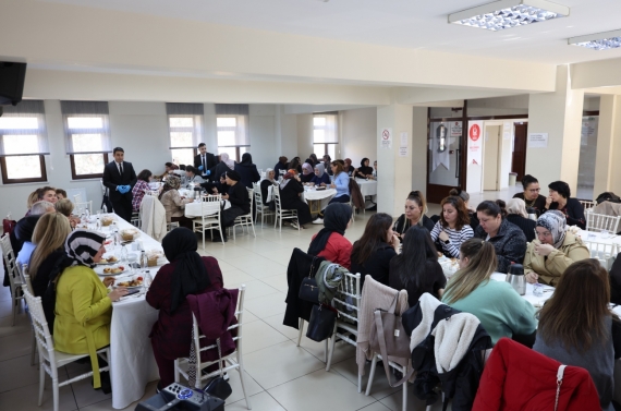 Keçiören’de “Değerlerimizin İzinde Kadın ve Aile” söyleşisi düzenlendi