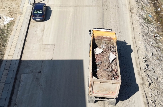 Keçiören’de dronla hafriyat kamyonu denetimi