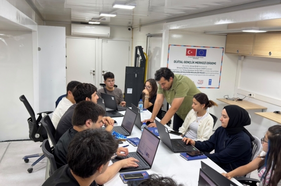 Keçiören’de gençlere yapay zekâ destekli prompt mühendisliği eğitimi