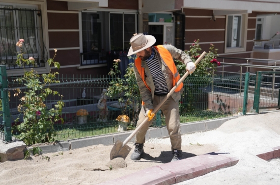 Keçiören’de kaldırımlar yenileniyor