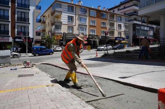 Keçiören’de kaldırımlar yenileniyor