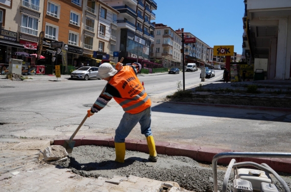 Keçiören’de kaldırımlar yenileniyor