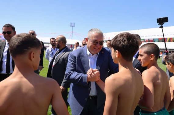 Keçiören’de karakucak güreşi coşkusu yaşandı, pehlivanlar ödüllerine kavuştu