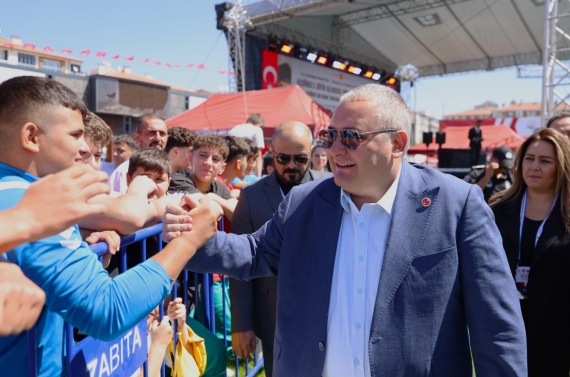 Keçiören’de karakucak güreşi coşkusu yaşandı, pehlivanlar ödüllerine kavuştu