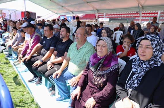 Keçiören’de karakucak güreşi coşkusu yaşandı, pehlivanlar ödüllerine kavuştu