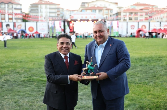 Keçiören’de karakucak güreşi coşkusu yaşandı, pehlivanlar ödüllerine kavuştu