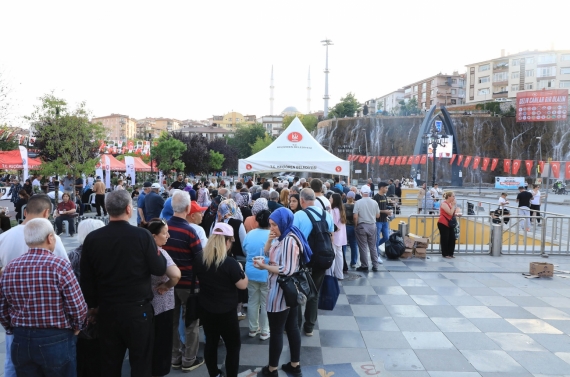 Keçiören’de Kerbela şehitleri anıldı, aşure ve lokmalar paylaşıldı