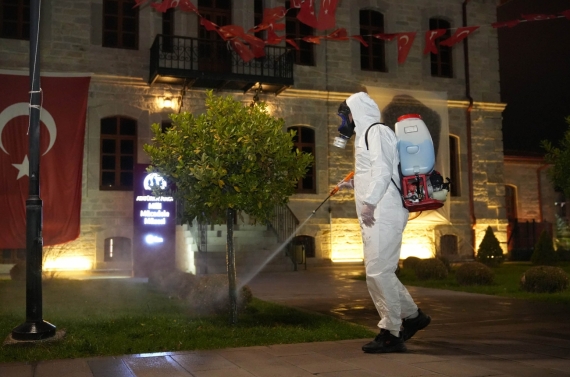 Keçiören’de kışlak mücadelesi ve bordo bulamacı uygulaması