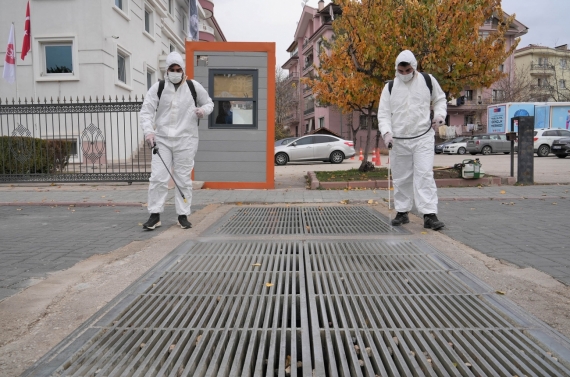 Keçiören’de kışlak mücadelesi ve bordo bulamacı uygulaması