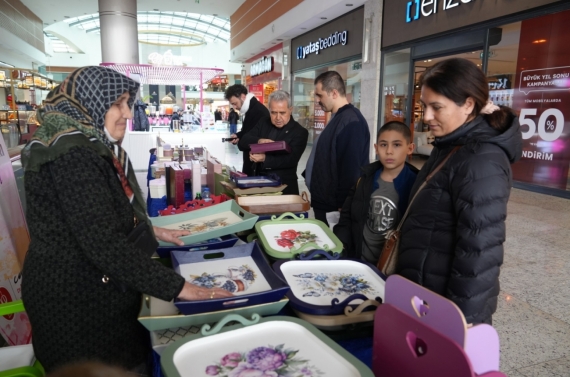 Keçiören’de konukevi sakinleri el emeği ürünlerini sergiledi