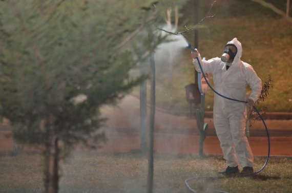 Keçiören’de larva mücadelesi ve bordo bulamacı uygulamaları aralıksız devam ediyor