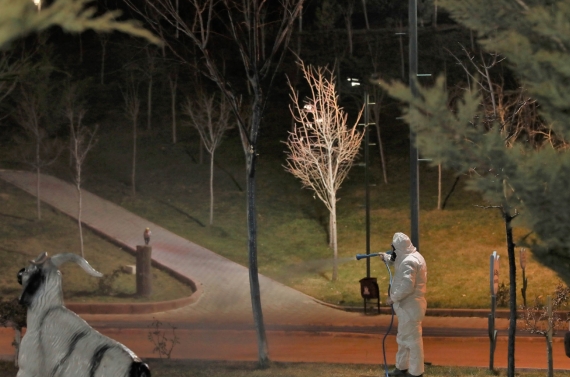 Keçiören’de larva mücadelesi ve bordo bulamacı uygulamaları aralıksız devam ediyor