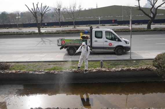 Keçiören’de larva mücadelesi ve bordo bulamacı uygulamaları aralıksız devam ediyor