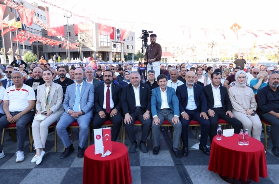 Keçiören’de matem aşı ve aşure lokması paylaşıldı