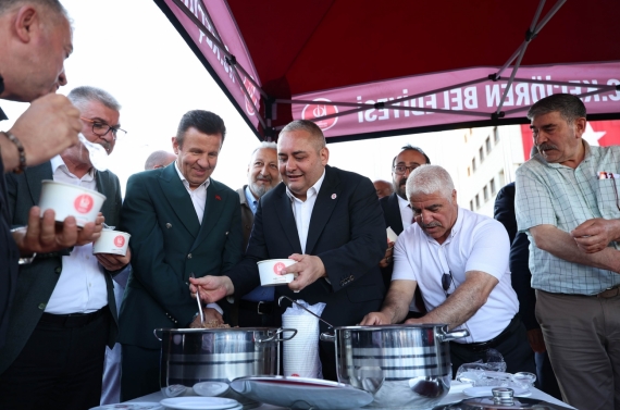 Keçiören’de matem aşı ve aşure lokması paylaşıldı