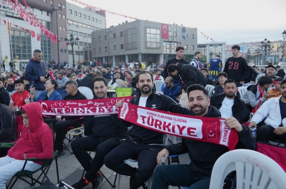 Keçiören’de milli heyecan dev ekranda yaşandı