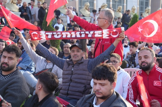 Keçiören’de milli heyecan dev ekranda yaşandı