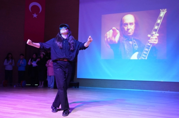 Keçiören’de müzikli çocuk tiyatroları büyük ilgi gördü