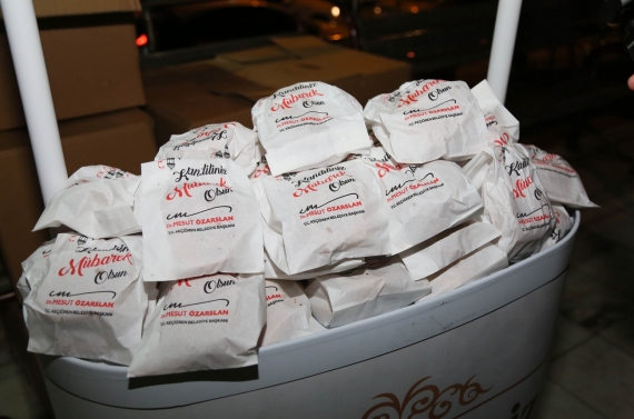 Keçiören’de Regaip Kandili bereketi paylaşmayla yaşandı