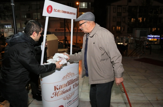 Keçiören’de Regaip Kandili bereketi paylaşmayla yaşandı