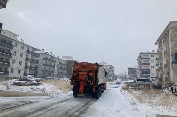 Keçiören’de sabaha kadar kar mesaisi