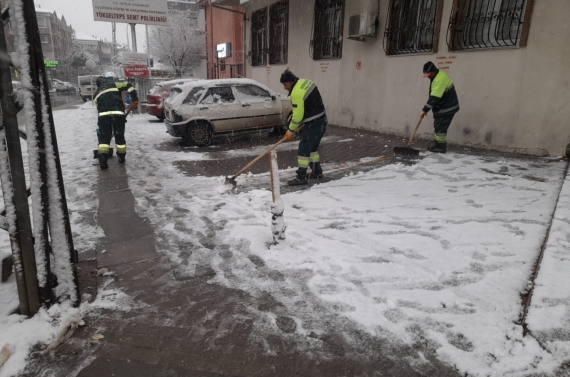 Keçiören’de sabaha kadar kar mesaisi
