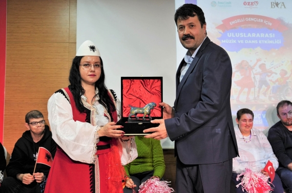 Keçiören’de “Sese Güç Ver” projesiyle engeller sanatla aşıldı