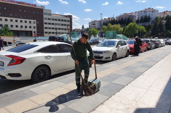 Keçiören’de sokak süpürgecilerinden farkındalık tiyatrosu