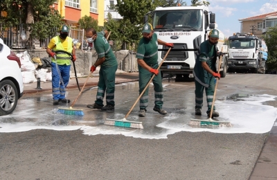 Keçiören’de sokaklar gül suyuyla yıkanıyor