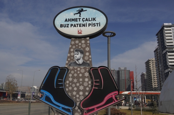 Keçiören’de ücretsiz buz pateni keyfi yoğun ilgi görüyor