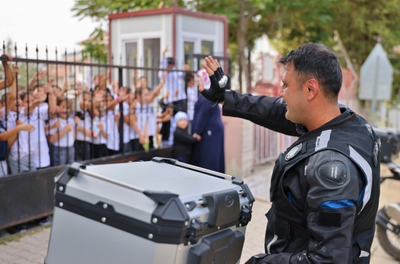 Keçiören’de zabıta ekipleri öğrencilerin güvenliği için sahada
