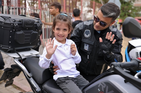 Keçiören’de zabıta ekipleri öğrencilerin güvenliği için sahada
