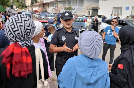 Keçiören’de zabıta ekipleri öğrencilerin güvenliği için sahada