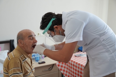 Keçiören’deki huzurevinde 60 yaşlıya diş taraması yapıldı