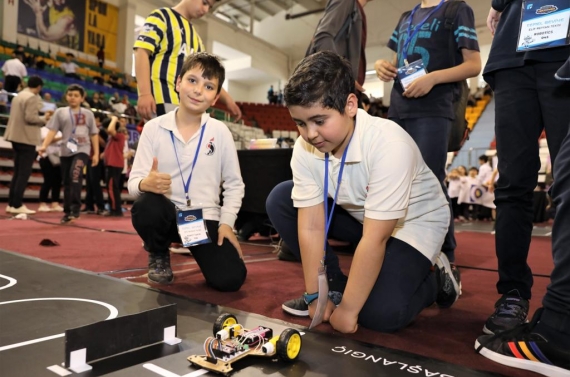 Keçiören’deki robot yarışmasında 100 Bin TL’lik ödül sahiplerini buldu
