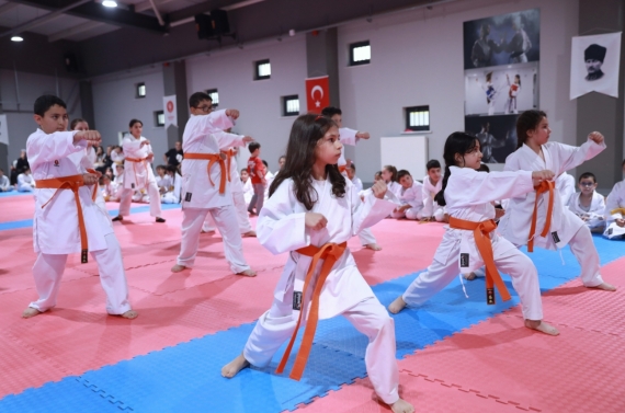 Keçiören’in altyapı sporcuları Karate Kuşak Sınavı’nda ter döktü
