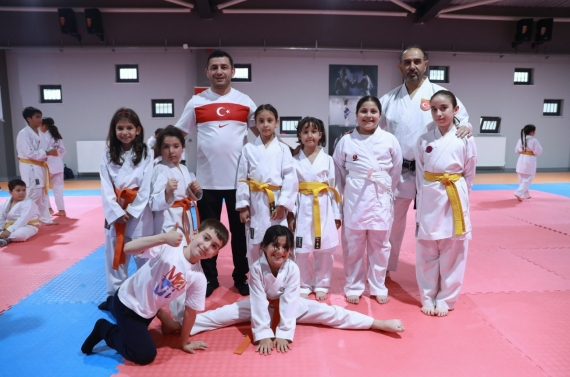 Keçiören’in altyapı sporcuları Karate Kuşak Sınavı’nda ter döktü