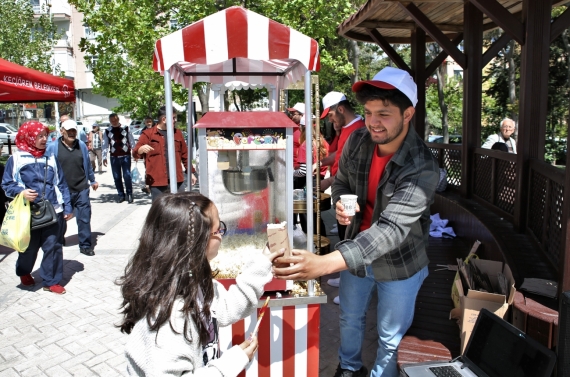 Keçiören’in her noktasında 23 Nisan coşkusu yaşanıyor