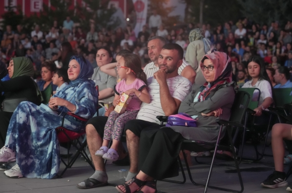 Keçiörenliler açık hava sinemasını sevdi