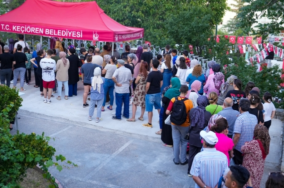 Keçiörenliler açık havada sinemanın keyfini çıkardı