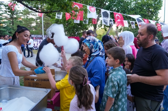 Keçiörenliler açık havada sinemanın keyfini çıkardı