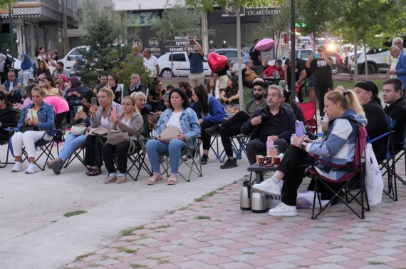 Keçiörenliler yaz konserleriyle stres atıyor