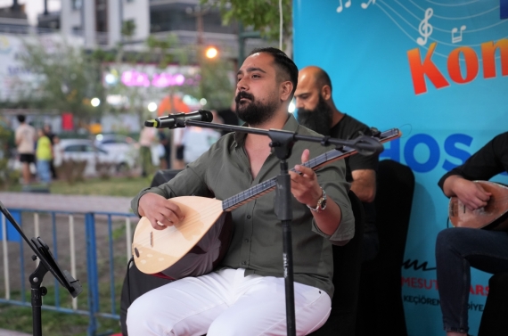 Keçiörenliler yaz konserleriyle stres atıyor