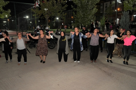 Keçiörenliler yaz konserleriyle stres atıyor