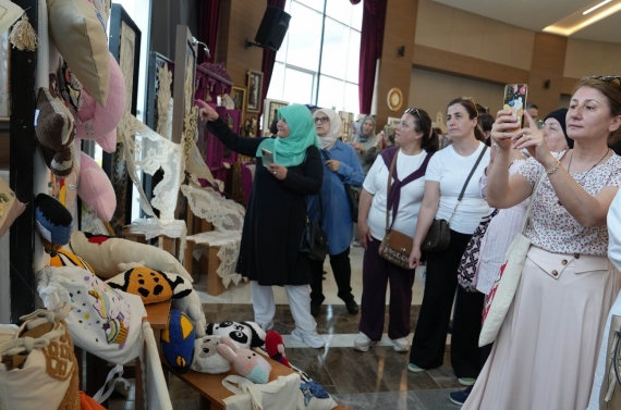 KEÇMEK kursiyerlerinin yıl sonu sergisi açıldı