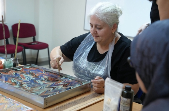 KEÇMEK’te şehit yakınlarına özel ebru sanatı workshopu düzenlendi
