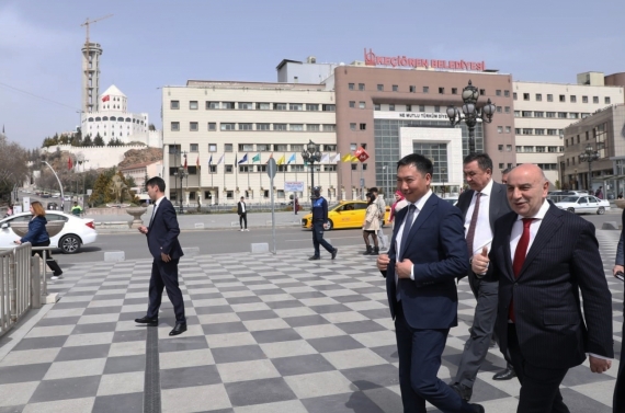 Kırgız Bakan Camankulov’dan Başkan Altınok’a ziyaret
