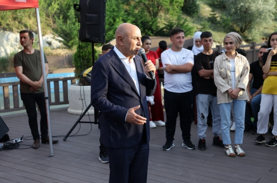 Konser coşkusuna Başkan Altınok da ortak oldu