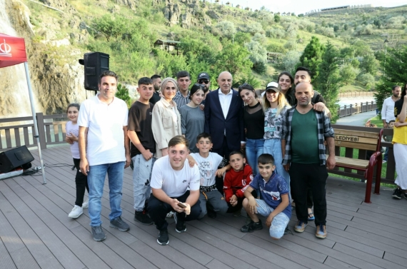 Konser coşkusuna Başkan Altınok da ortak oldu