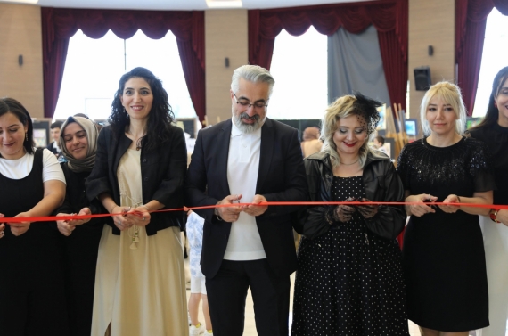 Küçük ellerin emekleri sanatseverleri sergide buluşturdu